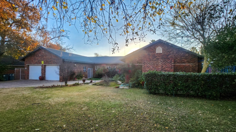 4 Bedroom Property for Sale in Wilkoppies North West